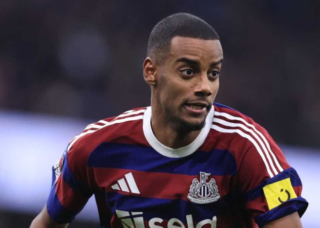 Alexander sobs or Hugo Ekitice, who is the striker Liverpool should buy?