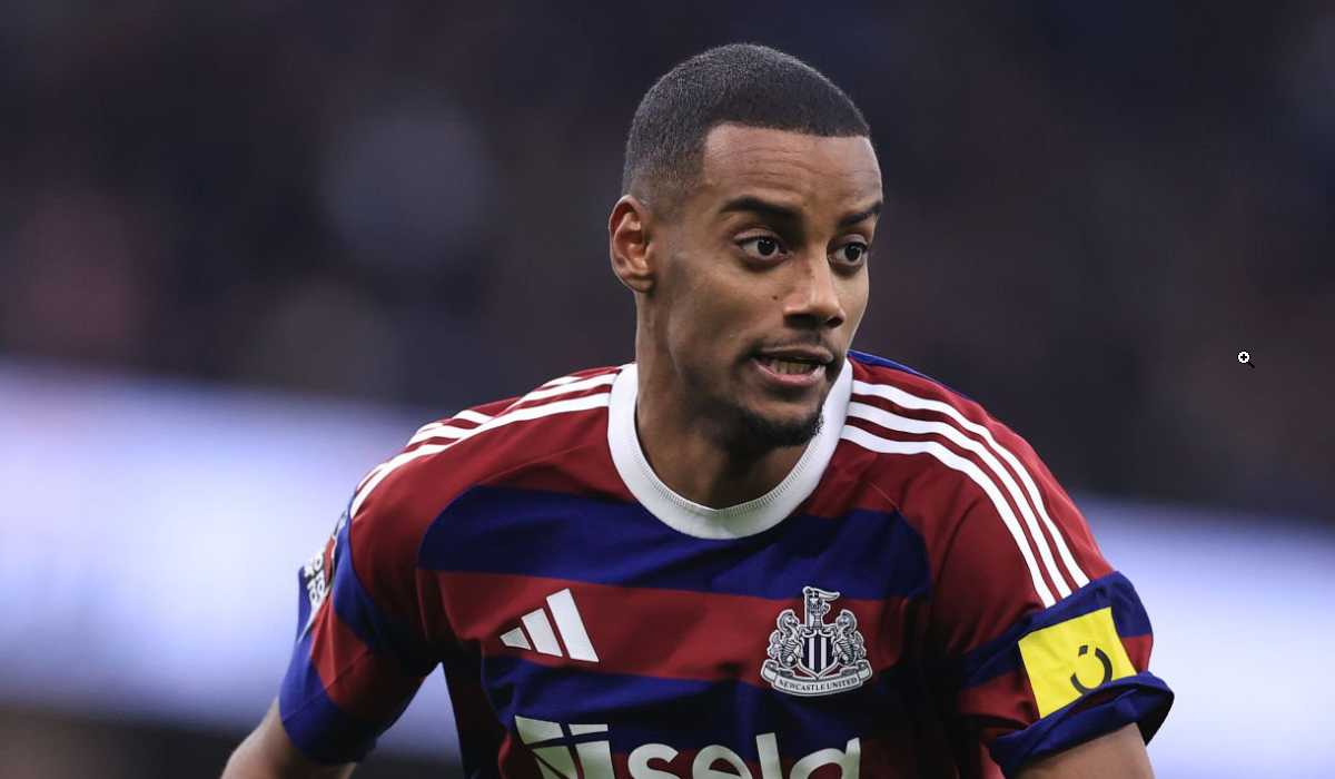 Alexander sobs or Hugo Ekitice, who is the striker Liverpool should buy?