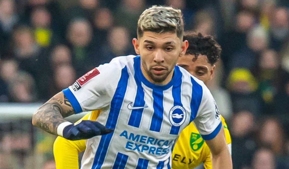 Transfer Julio Ensico is threatened to be canceled when the owner of Chelsea, Blueco, find a big problem