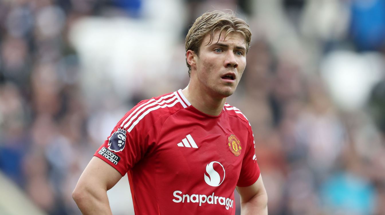 Manchester United faces a transfer storm, three agreements are threatened to fail!