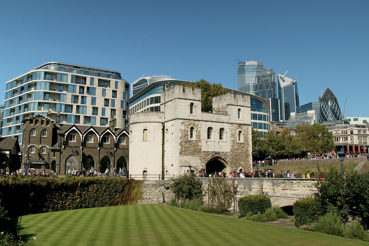 Tipping Etiquette in London: How to Be a Classy Local (not a Tourist ATM)